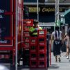 El paro cae en 28.739 personas en junio y baja de los 2,3 millones por primera vez en 18 años