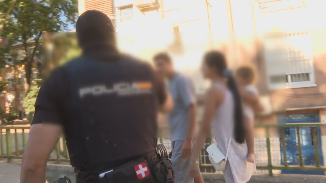 Tensión en San Blas durante la detención del dueño de un narcopiso en la calle Arrozal