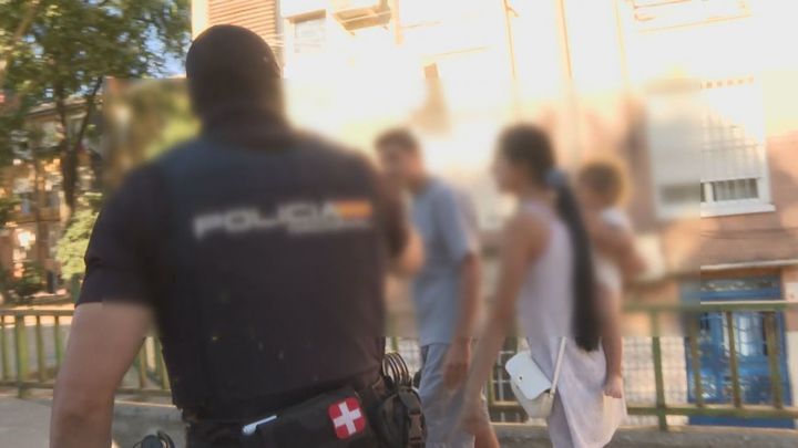 Tensión en San Blas durante la detención del dueño de un narcopiso en la calle Arrozal