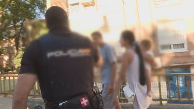 Tensión en San Blas durante la detención del dueño de un narcopiso en la calle Arrozal