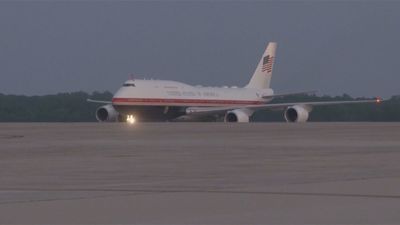 Donald Trump estrena el  polémico avión presidencial donado por Catar