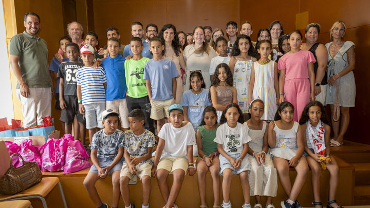 Un grupo de 24 menores saharauis pasan el verano con familias de Alcalá de Henares