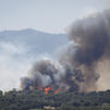 Varias localidades confinadas por el avance del incendio en La Bisbal d' Empordà