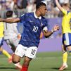 3-0. Mbappé ajusticia a Suecia