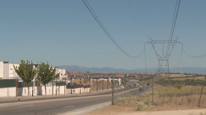 Arrancan en Arroyomolinos las obras para la retirada de la línea de alta tensión