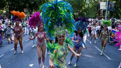 Música, charangas, batucadas y carrozas: Madrid se convierte en la gran fiesta del Orgullo