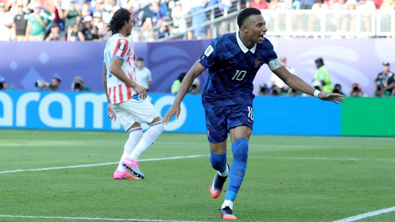 Mbappé ante Paraguay