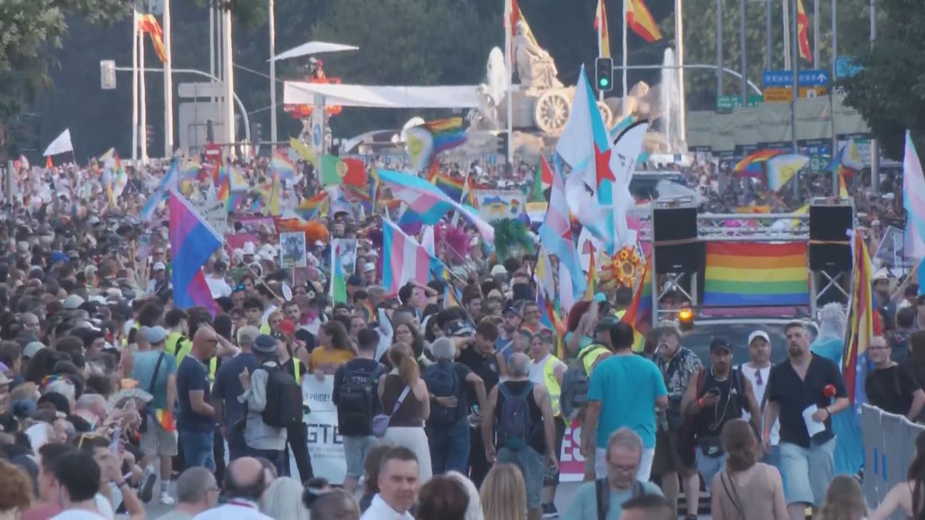 Más de un millón de personas recorren el centro de Madrid en una marcha arcoíris