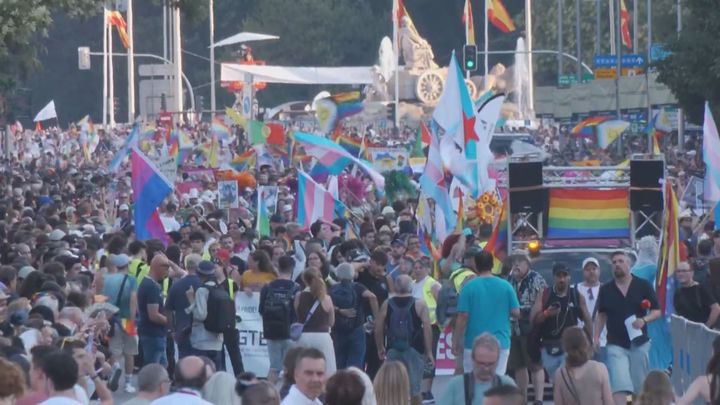 Más de un millón de personas recorren el centro de Madrid en una marcha arcoíris