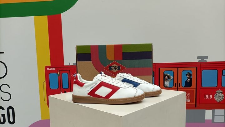 zapatillas conmemorativas del centenario de Metro / Europa Press