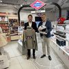Metro abre una nueva tienda en la T4 del aeropuerto y pone a la venta artículos de la Fórmula 1