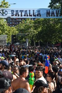 Vecinos y vecinas se reúnen para celebrar la Batalla Naval en Vallecas en 2025