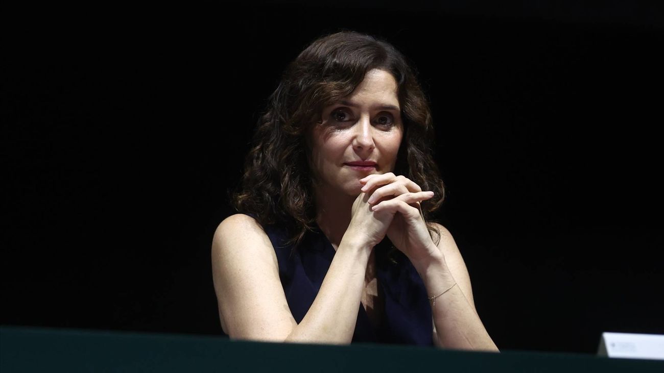Ayuso llama a los jóvenes a "rebelarse" contra la "decadencia" y defiende que "nadie está por encima de las leyes"