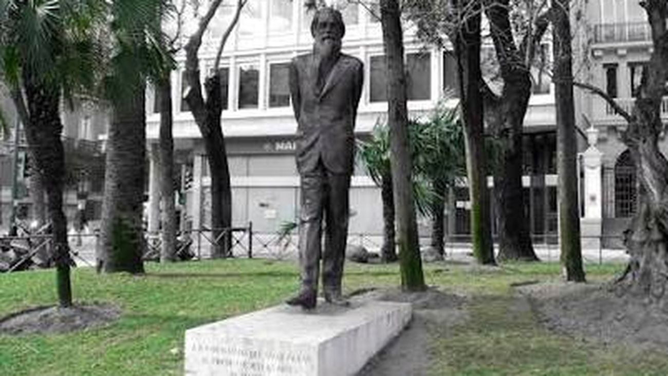 Estatua de Valle Inclán