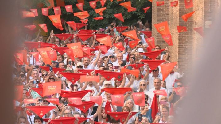 Madrid también vive San Fermín con chupinazo y pañuelos rojos