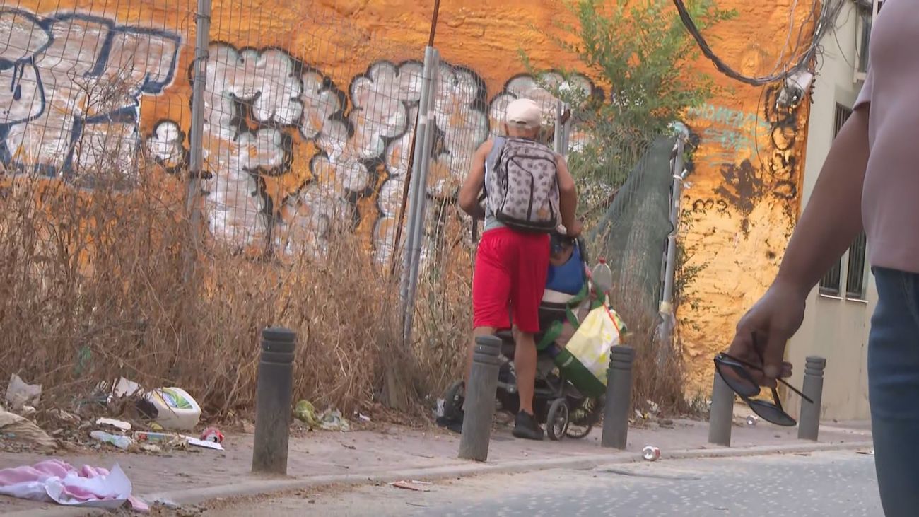 Adiós al narcosolar de Puente de Vallecas, un foco de drogas y violencia: "Que se lleven toda esta mierda"