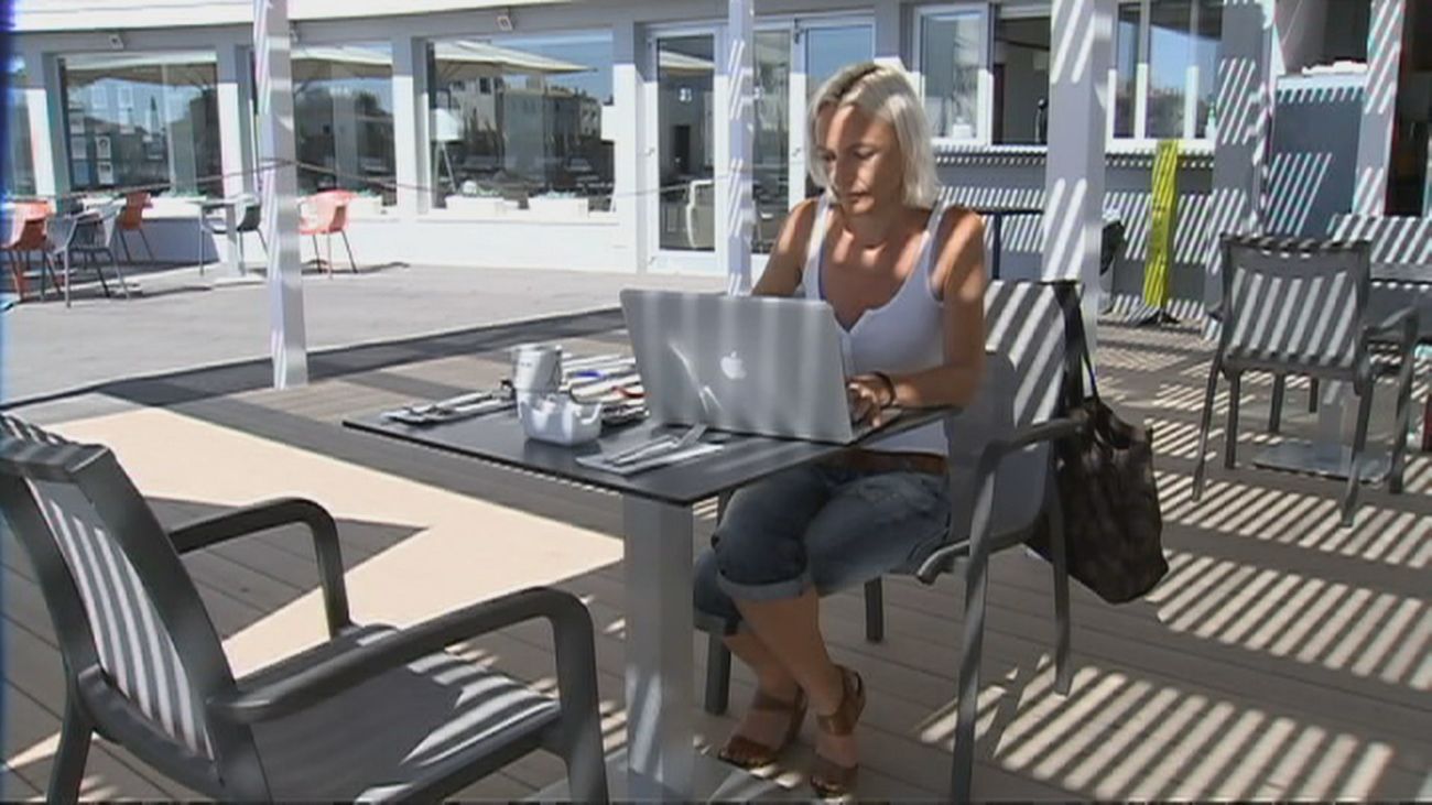 ¿Sabemos desconectar en vacaciones? Hacerlo nos puede salvar el verano