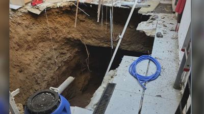 Un socavón por las obras del metro obliga a desalojar ocho edificios en Barcelona
