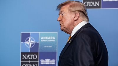 "Corten todo el comercio con España, por favor", Trump dice que España es "una causa perdida"