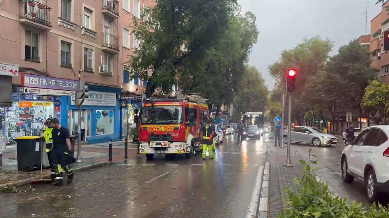 Más de 200 intervenciones de bomberos en Madrid y la región por la tormenta