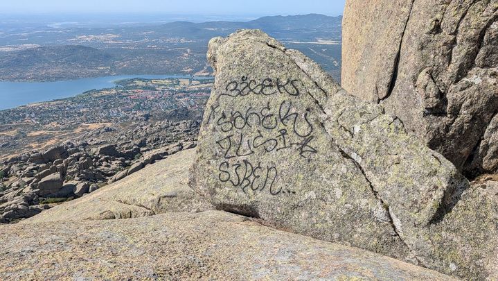 Apúntate a la campaña de limpieza de pintadas en La Pedriza