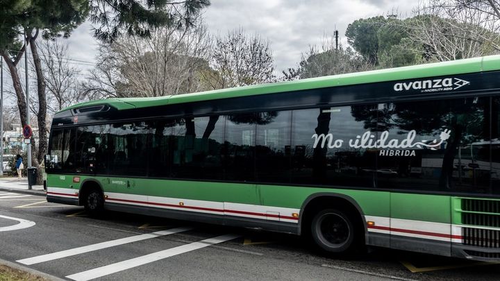 La línea 526 suma una parada frente a la residencia de mayores de Avenida Olímpica de Móstoles