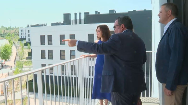 Visita a las nuevas viviendas del Plan Vive en Boadilla del Monte