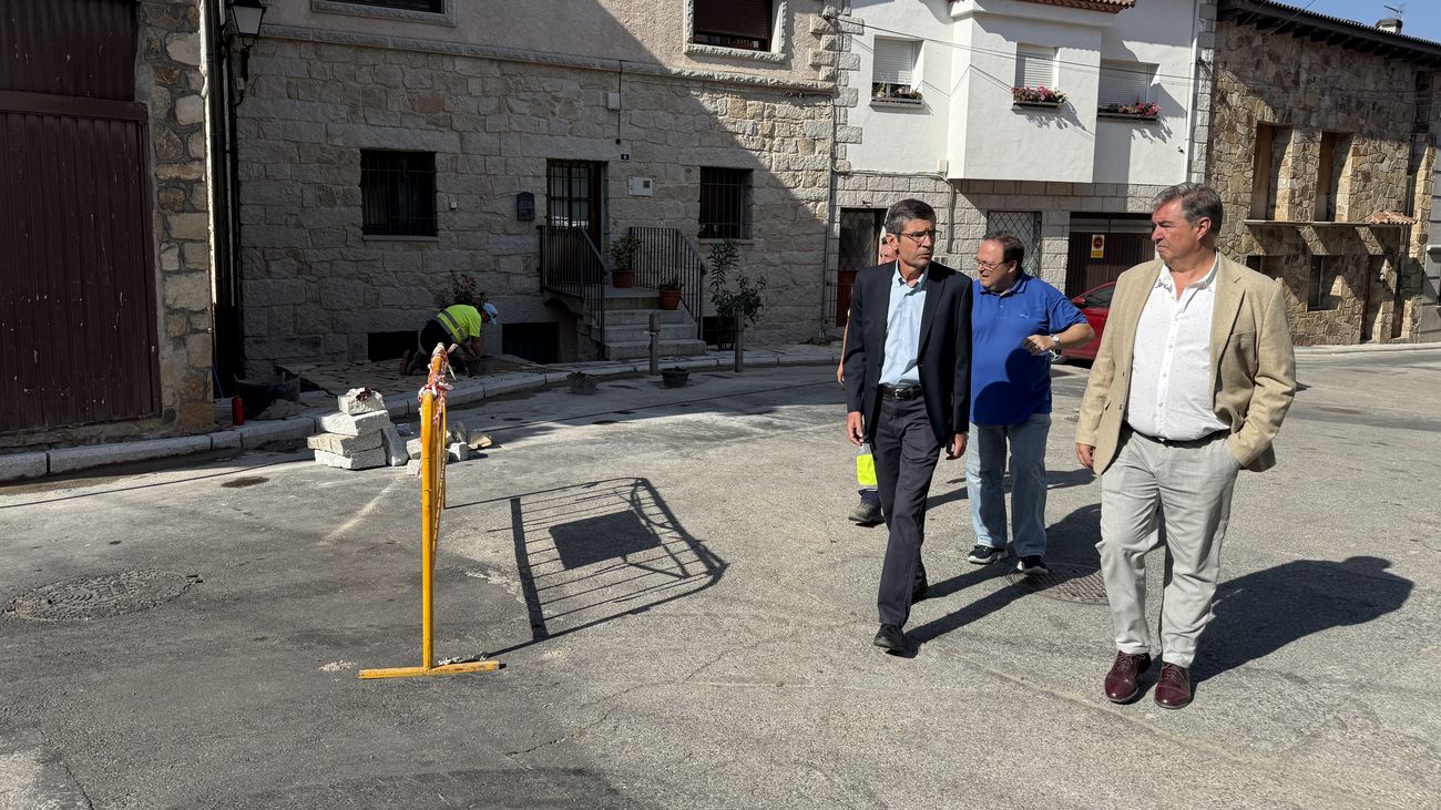 Visita a las obras que se ejecutan en Valdemanco con cargo a plan regional de inversiones