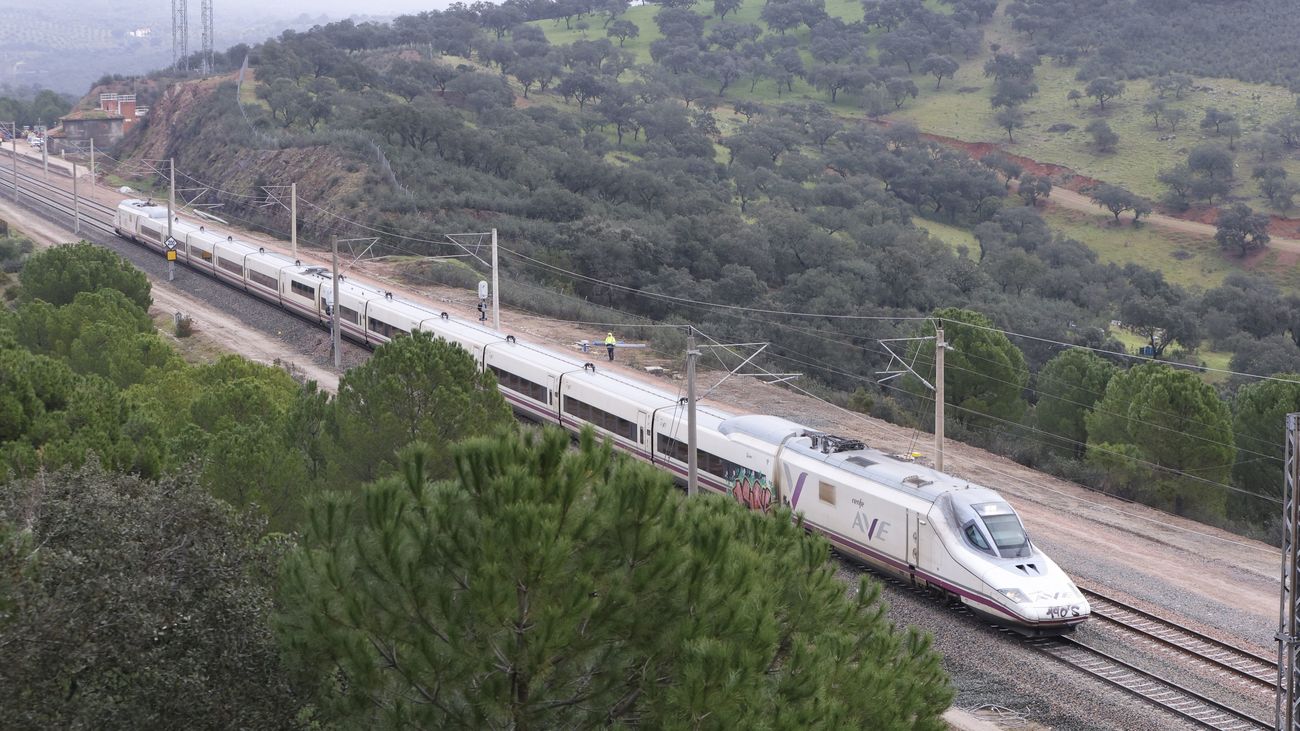 Renfe da por solucionada la incidencia en Alta Velocidad Madrid-Andalucía por robo de cable entre Ciudad Real y Malagón
