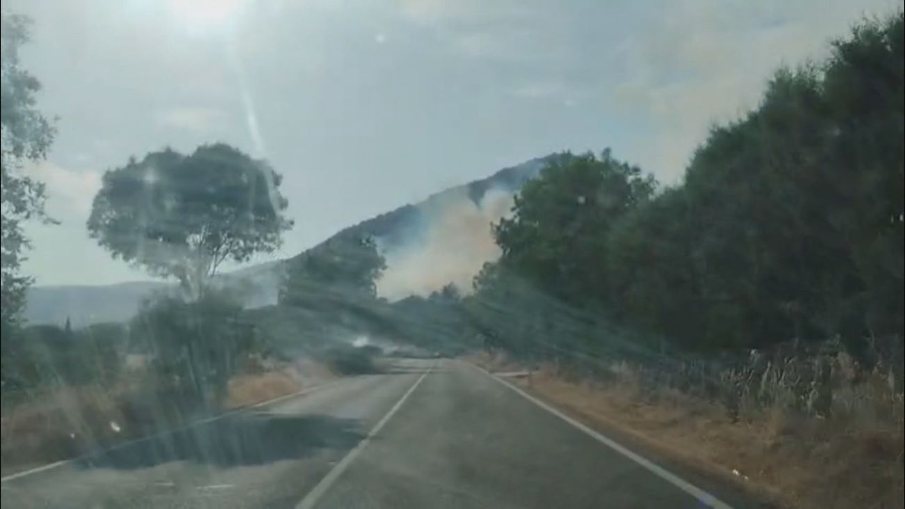 Un incendio en Zarzalejo arrasa seis hectáreas y moviliza siete medios aéreos y catorce terrestres
