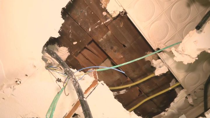 Una fuga sin reparar provoca inundaciones y deja sin suministro a un edificio de Hortaleza