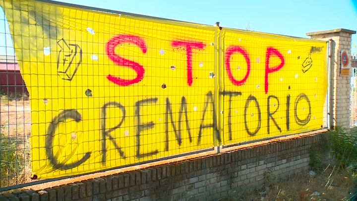 Protestas en Alcorcón por un crematorio junto a una residencia de mayores: vecinos y empresarios llevan el caso a los tribunales