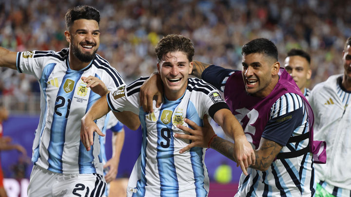 3-1. Julián Álvarez saca del embrollo a Argentina ante Suiza