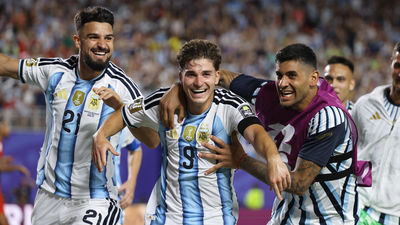 3-1. Julián Álvarez saca del embrollo a Argentina ante Suiza