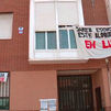 17 familias de Fuenlabrada se plantan ante la Sareb: viven en un limbo legal y temen acabar desahuciadas