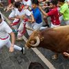 Emoción y mucho peligro en el sexto encierro de San Fermín 2026: los toros de La Palmosilla han dejado un herido por asta