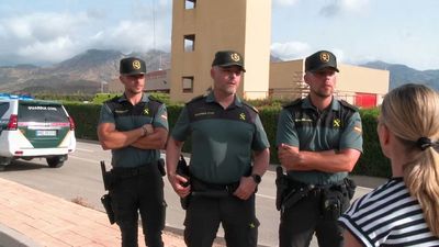 Milagroso rescate 'in extremis' de una pareja británica atrapada en un barranco por el incendio de Almería