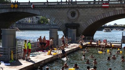 'Arde París': la ola de calor en Francia provoca incendios, muertes por ahogamiento y reactores nucleares fuera de servicio