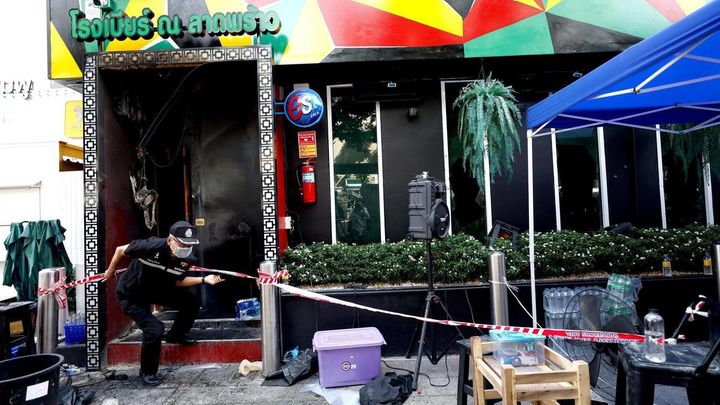 Al menos 27 muertos en el incendio de un bar de Bangkok: investigan si las salidas de emergencia estaban bloqueadas
