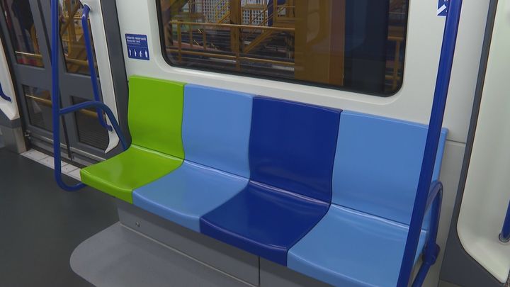Detalle de los asientos del tren autónomo que circulará en la L6 / EUROPA PRESS