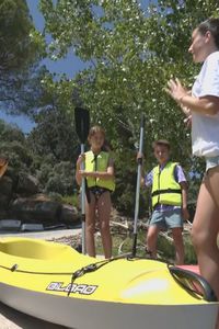 Así se vive el verano más aventurero de Madrid: viento, velas y diversión en el Pantano de San Juan