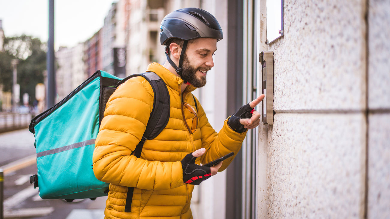Alcampo busca más de 80 repartidores para reforzar su servicio a domicilio en Madrid