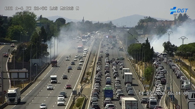 Reabren la A-6 tras el corte temporal por un incendio en Torrelodones