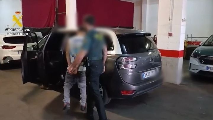 Detención de un menor de edad acusado de atracar a ancianos mediante el 'mataleón' en Majadahonda