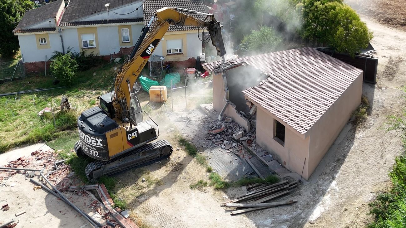 Demolición de una edificación ilegal en Fuente el Saz de Jarama
