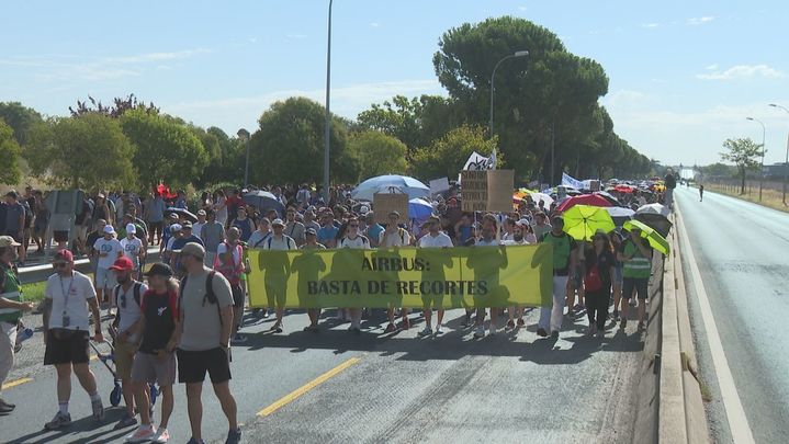 4.000 trabajadores protestan en Getafe contra los recortes de Airbus