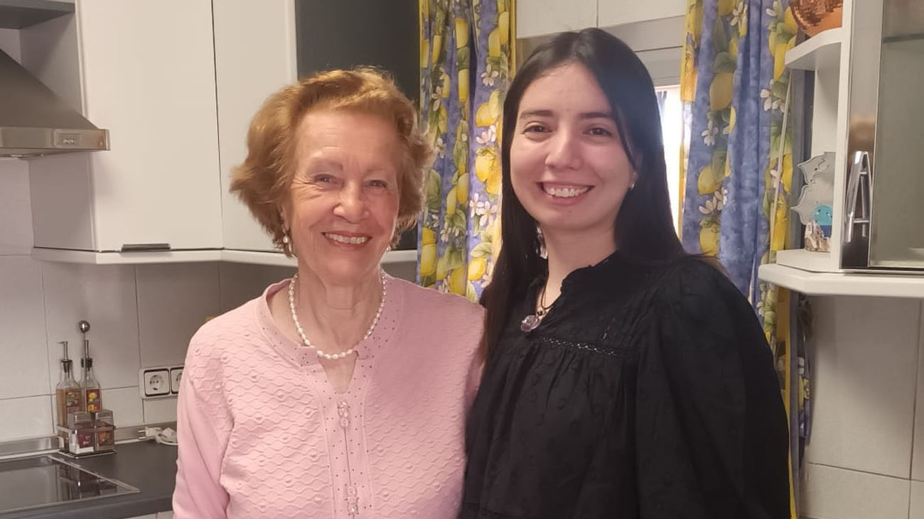 Isabel y Yuri, dos participantes en el programa Convive de Solidarios