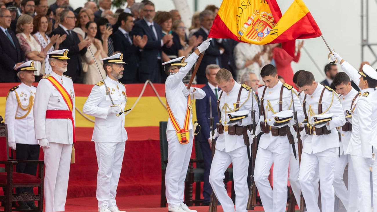 Felipe VI entrega los reales despachos a 125 oficiales de la Armada en Marín (Pontevedra)