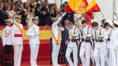 Felipe VI entrega los reales despachos a 125 oficiales de la Armada en Marín (Pontevedra)