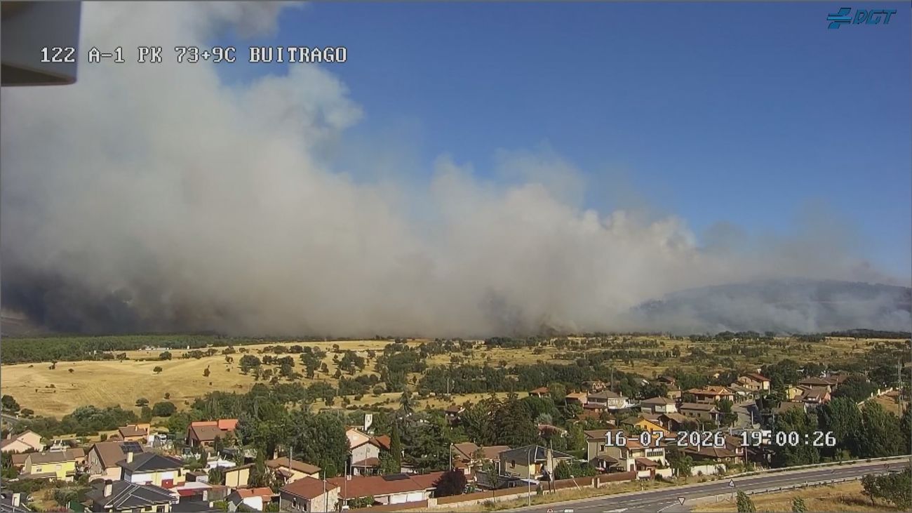 Confinamientos en 2 municipios y una urbanización desalojada por el incendio en Lozoyuela